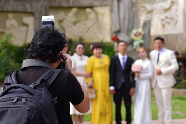 Émotions et authenticité : votre photographe de mariage à Paris